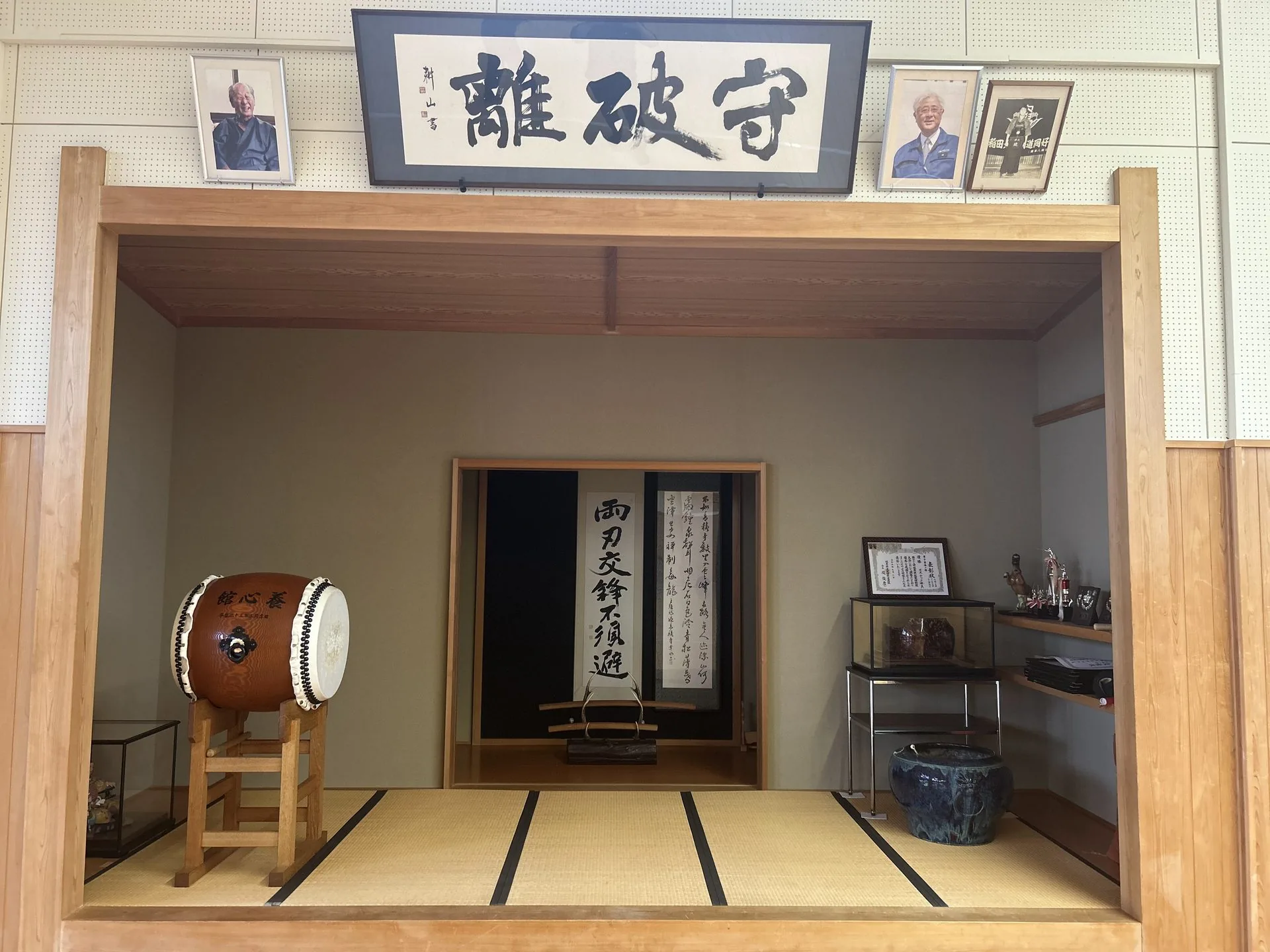 養心の太鼓 — 稽古の始まりと終わりを告げる、道場の象徴